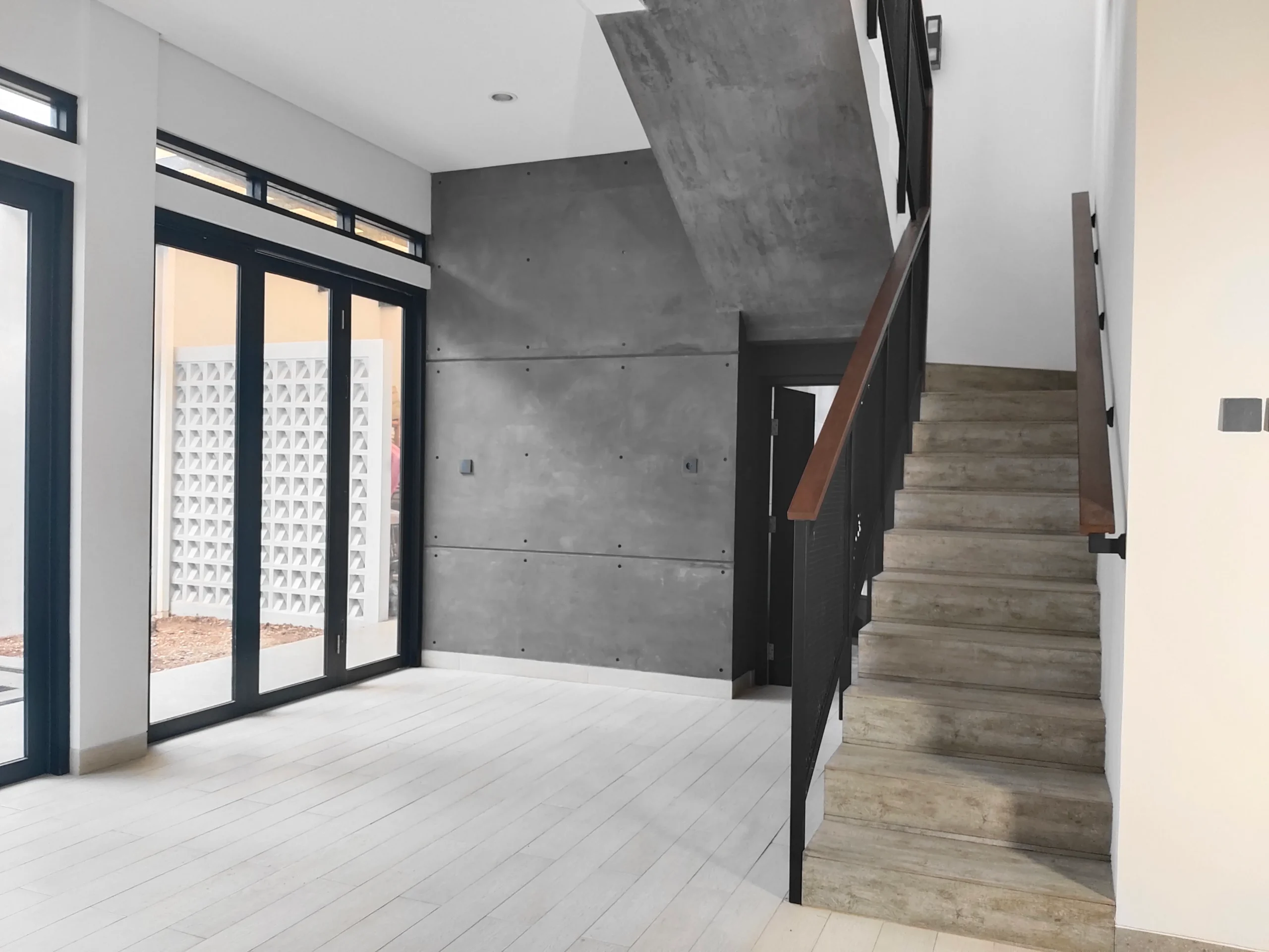 Rumah Mrs J