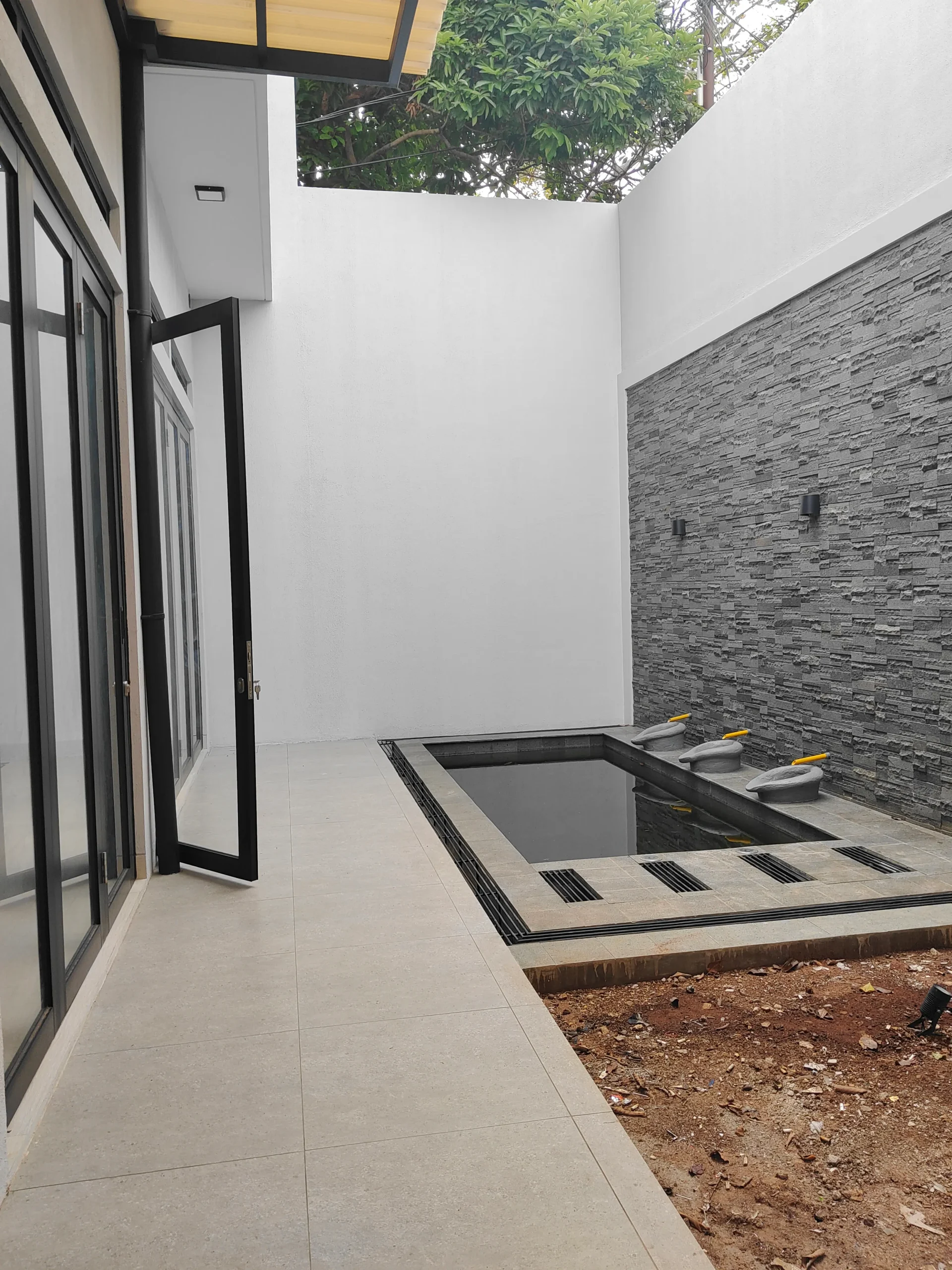 Rumah Mrs J
